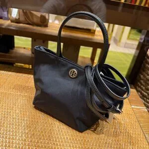 定番★Tory Burch Nylon Mini Tote 167913 軽量 定番☆Tory Burch Nylon Mini Tote 167913 軽量 ショルダー